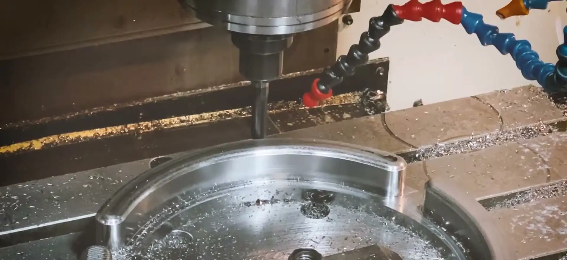 Horizontal milling machine cutting a large circular steel component